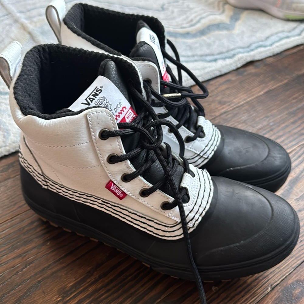 Vans MTE Standard V Mid Size 9.5 Kennedi Deck Snow Boots worn once!